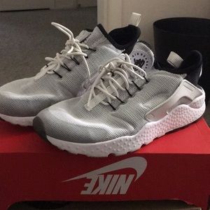 Nike Women’s Hurache Ultra, Sz 10